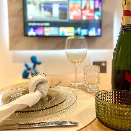 Apartmán Monaco # Menton - Pool - Center - Private Parking - Clim - Fast Wifi - Solarium - Full Renovated - Beach & Sun - *