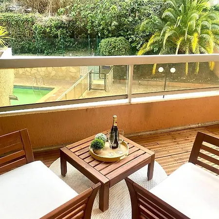 Apartmán Monaco # Menton - Pool - Center - Private Parking - Clim - Fast Wifi - Solarium - Full Renovated - Beach & Sun -