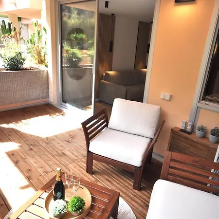 Apartmán Monaco # Menton - Pool - Center - Private Parking - Clim - Fast Wifi - Solarium - Full Renovated - Beach & Sun -