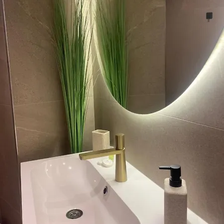 Apartmán Monaco # Menton - Pool - Center - Private Parking - Clim - Fast Wifi - Solarium - Full Renovated - Beach & Sun -