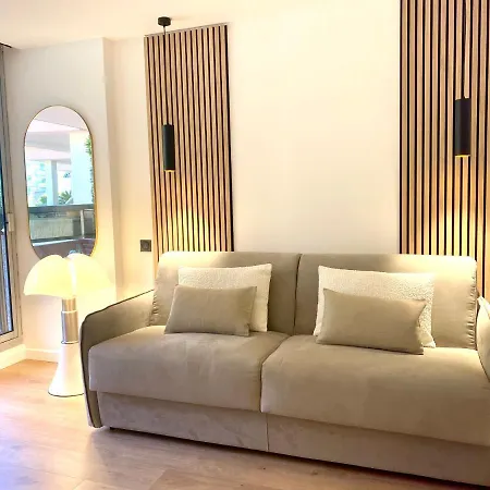 Apartmán Monaco # Menton - Pool - Center - Private Parking - Clim - Fast Wifi - Solarium - Full Renovated - & Sun -