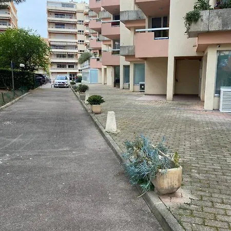 Apartmán Monaco # Menton - Pool - Center - Private Parking - Clim - Fast Wifi - Solarium - Full Renovated - Beach & Sun - Roquebrune-Cap-Martin