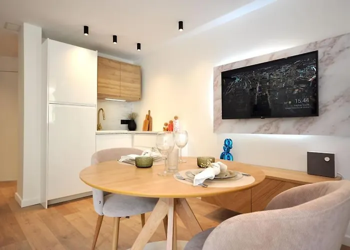 Monaco # Menton - Pool - Center - Private Parking - Clim - Fast Wifi - Solarium - Full Renovated - Beach & Sun - شقة *