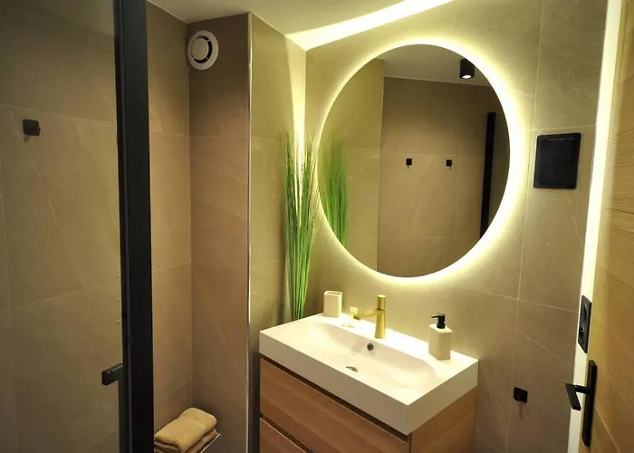 شقة Monaco # Menton - Pool - Center - Private Parking - Clim - Fast Wifi - Solarium - Full Renovated - Beach & Sun - روكوبرُن كاب مارتي